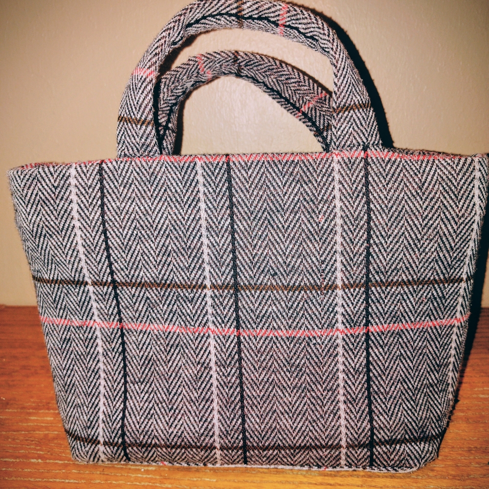 Stylish Herringbone Patterned Tote Bag - Black and Pink